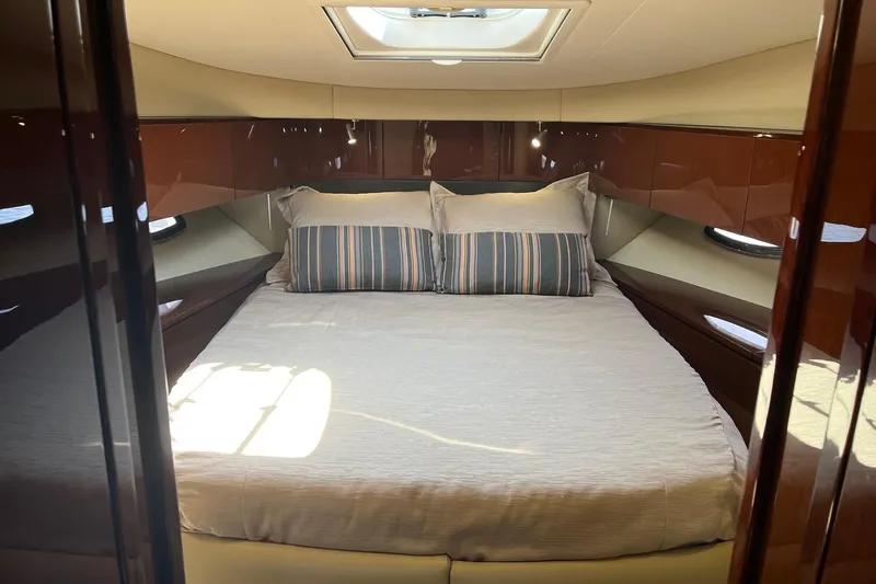 Godsend Yacht Photos Pics Luxurious cabin interior of 2015 Sea Ray 470 Sundancer yacht with cozy bed.