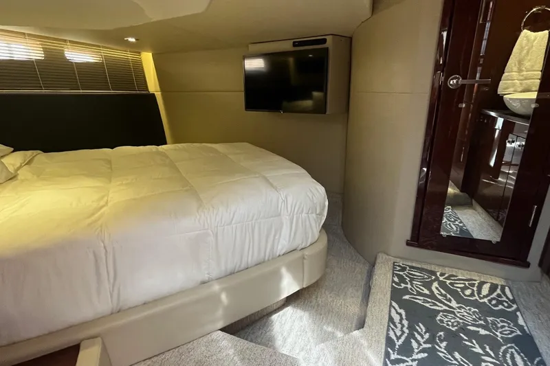 Godsend Yacht Photos Pics Luxurious bedroom interior of 2015 Sea Ray 470 Sundancer yacht with TV and ensuite bathroom.