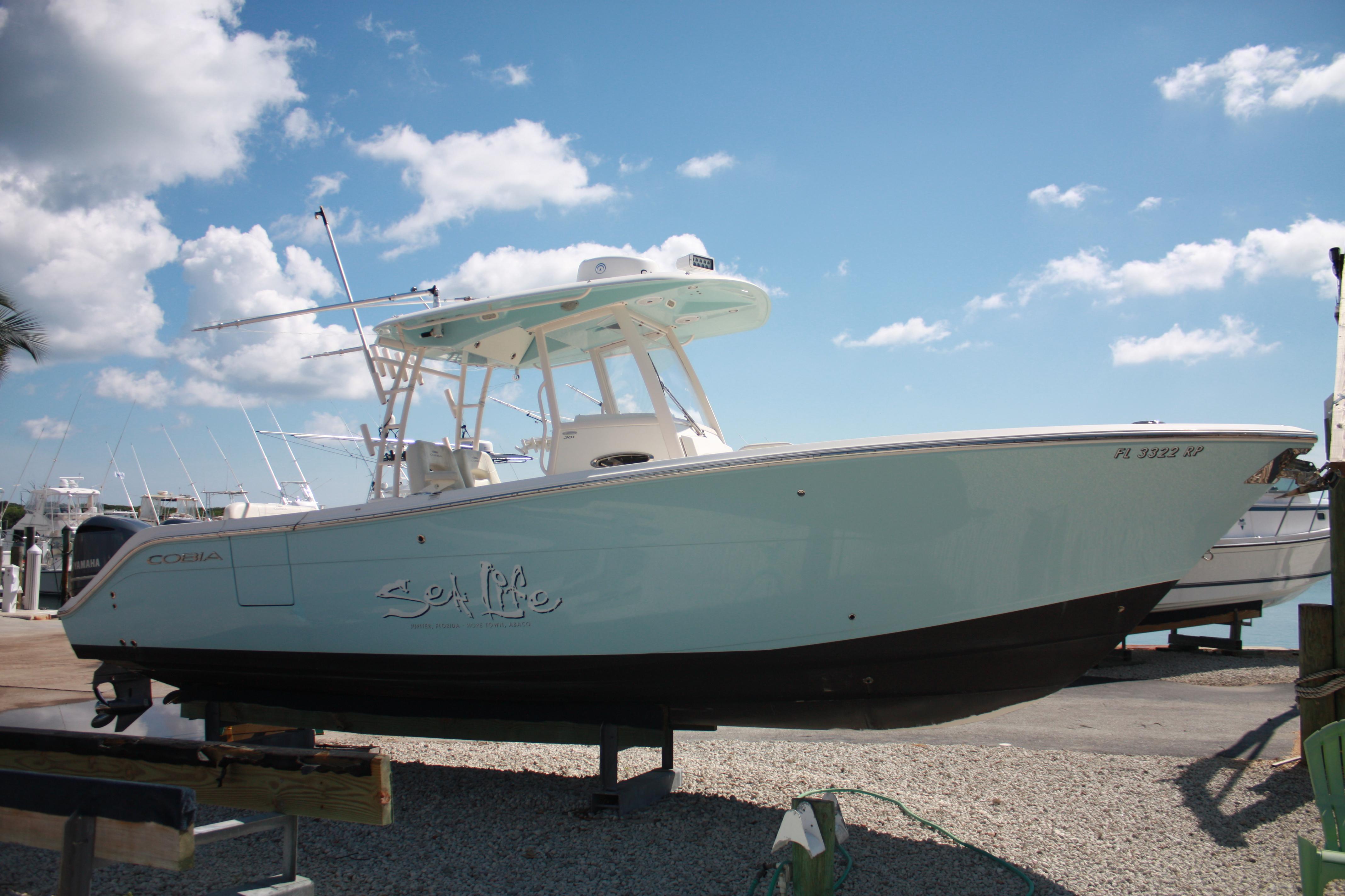 2018 Cobia 301 Center Console Walkaround Konsol till salu YachtWorld