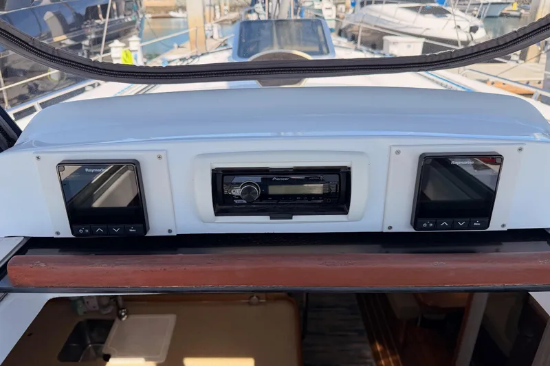 Wailele Yacht Photos Pics 2007 Hunter 44 Deck Salon yacht dashboard with Raymarine displays and Pioneer stereo system.