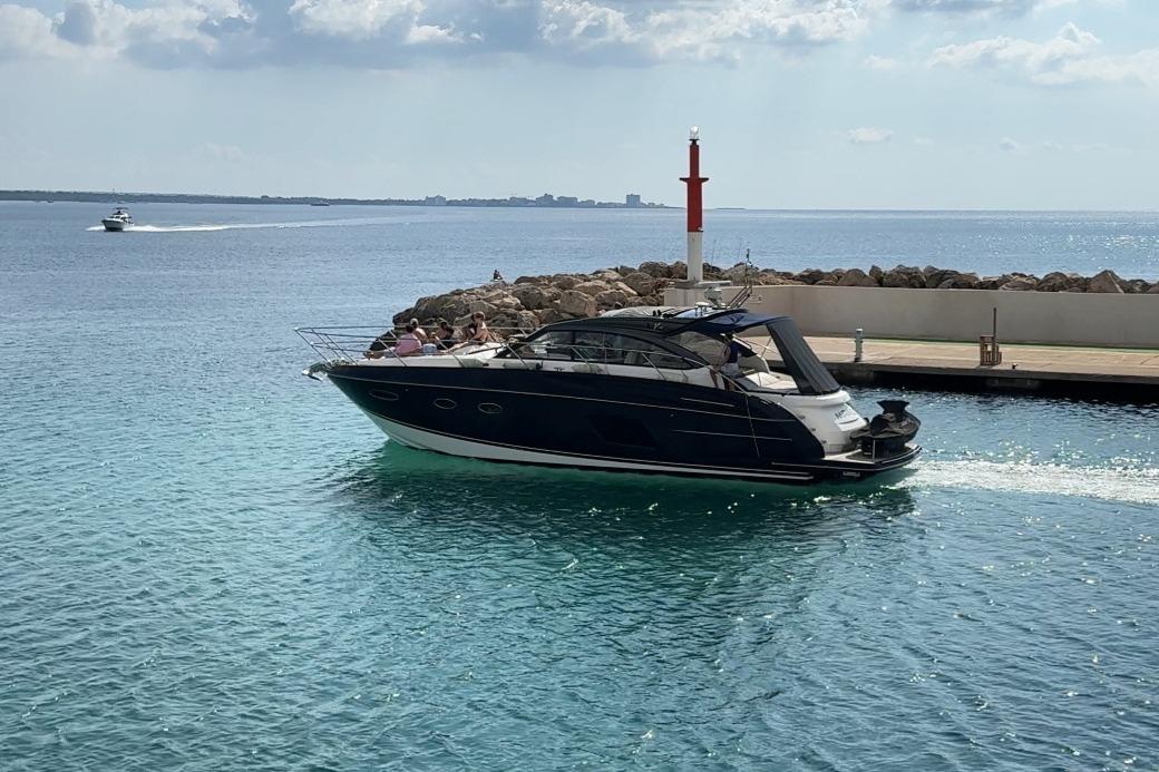 2014 Princess V48 Open