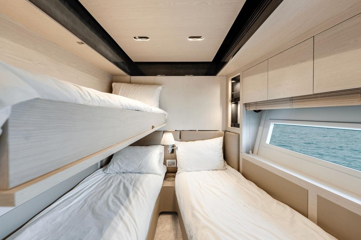 2017 Azimut 80 