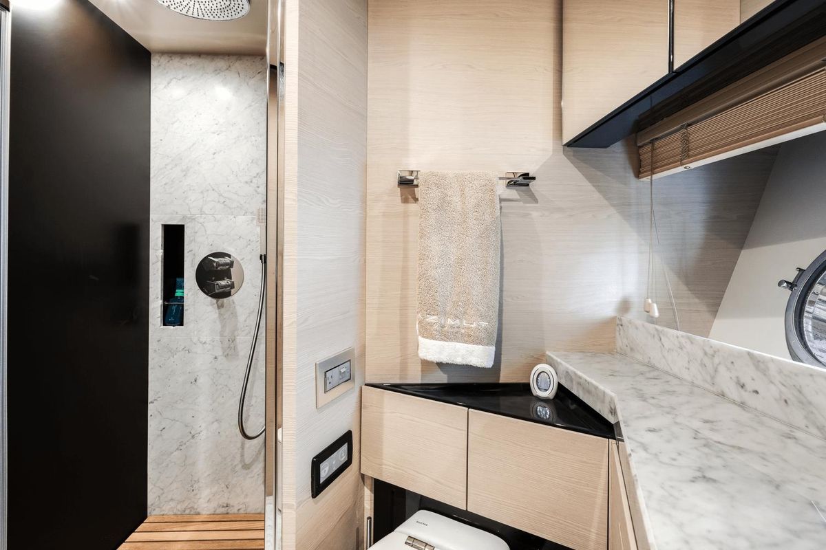 2017 Azimut 80 