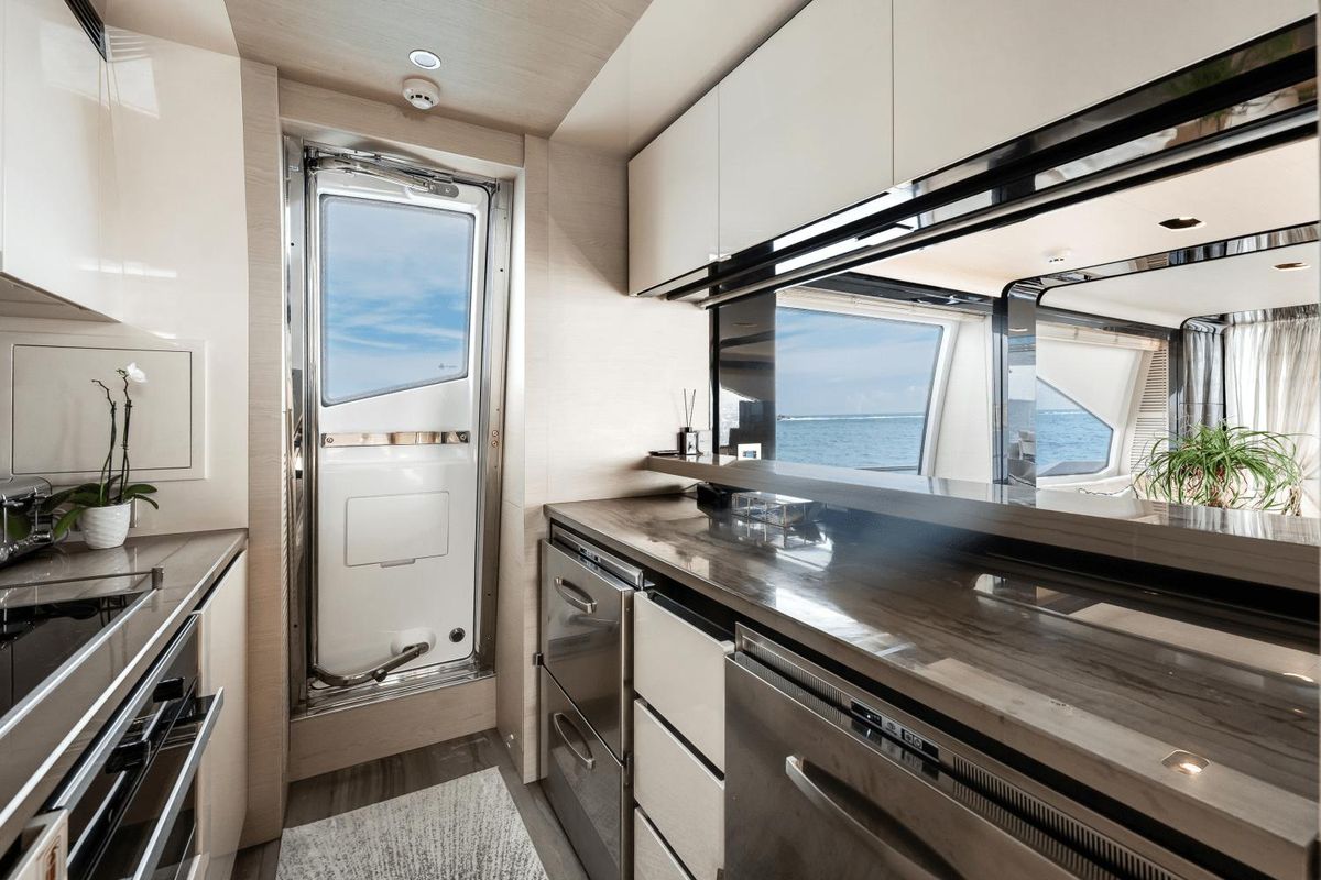 2017 Azimut 80 