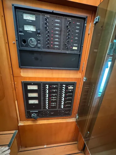 Done Diggin Yacht Photos Pics 