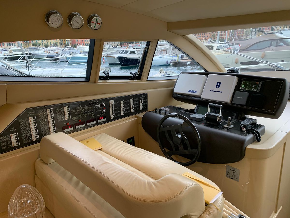 2005 Ferretti Yachts 56 