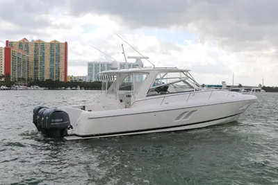 Intrepid 475 Sport Yacht