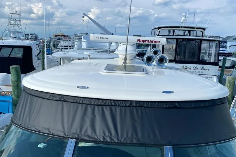  Yacht Photos Pics 2006 Sea Ray 44 Sundancer yacht with Raymarine radar, docked at marina.