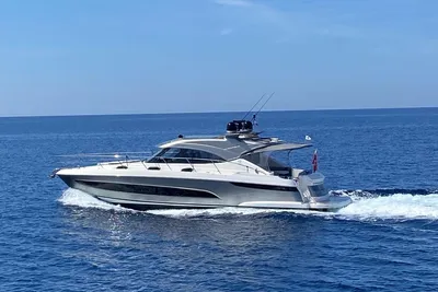 2022 Riviera 4800 Sport Yacht