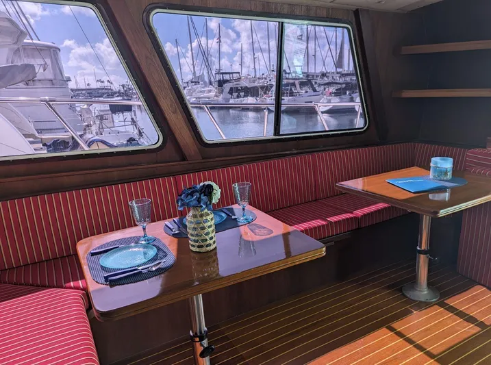 Calypseau Yacht Photos Pics 