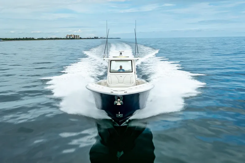  Yacht Photos Pics 2024 SeaVee 420Z boat cruising on open water, creating a dynamic wake.