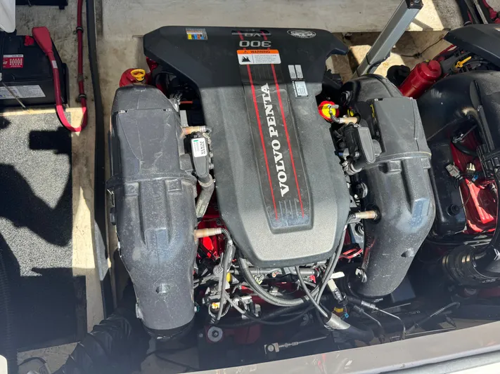  Yacht Photos Pics Volvo Penta engine in 2013 Regal 3200 Bowrider boat, detailed view.