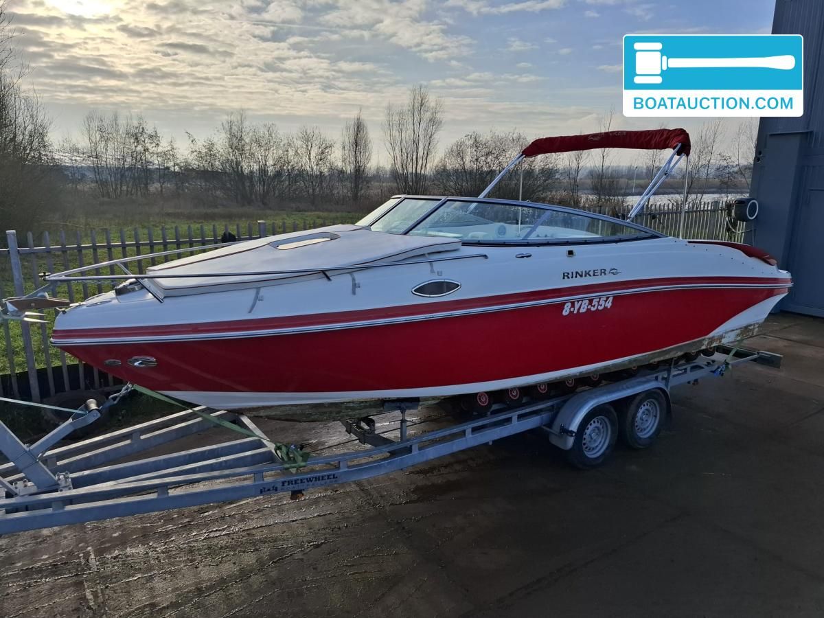 2007 Rinker 246 Captiva Cuddy