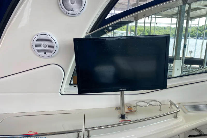  Yacht Photos Pics 2007 Sea Ray 52 Sundancer yacht interior with Samsung TV and speakers.