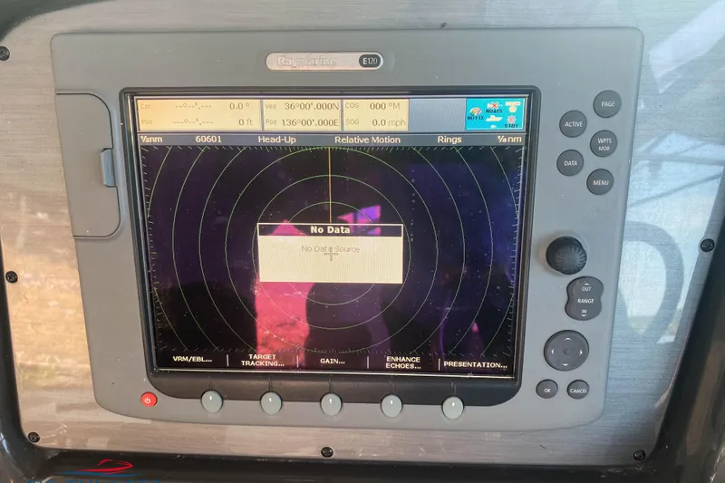  Yacht Photos Pics Raymarine E120 display on 2007 Sea Ray 52 Sundancer showing "No Data" message.