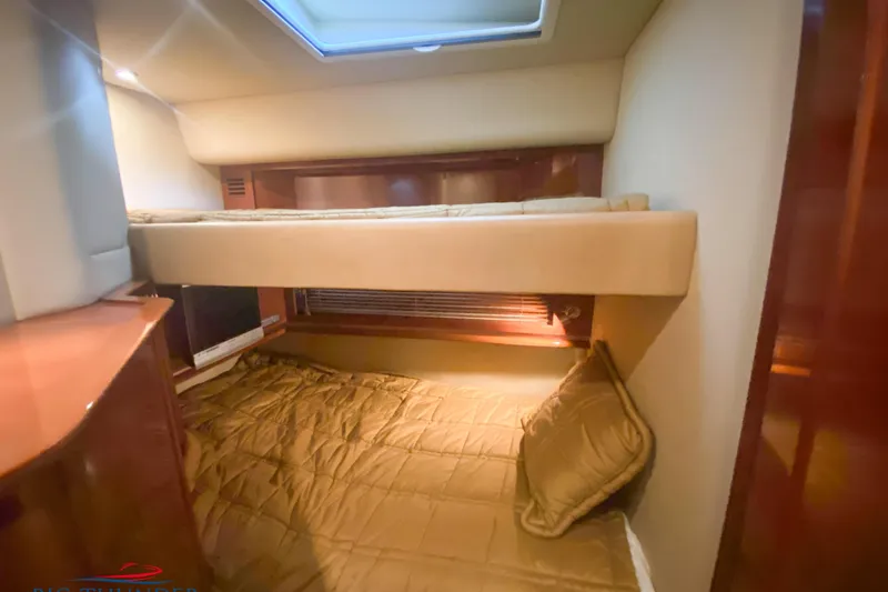  Yacht Photos Pics 2007 Sea Ray 52 Sundancer cabin with cozy bunk beds and soft lighting.