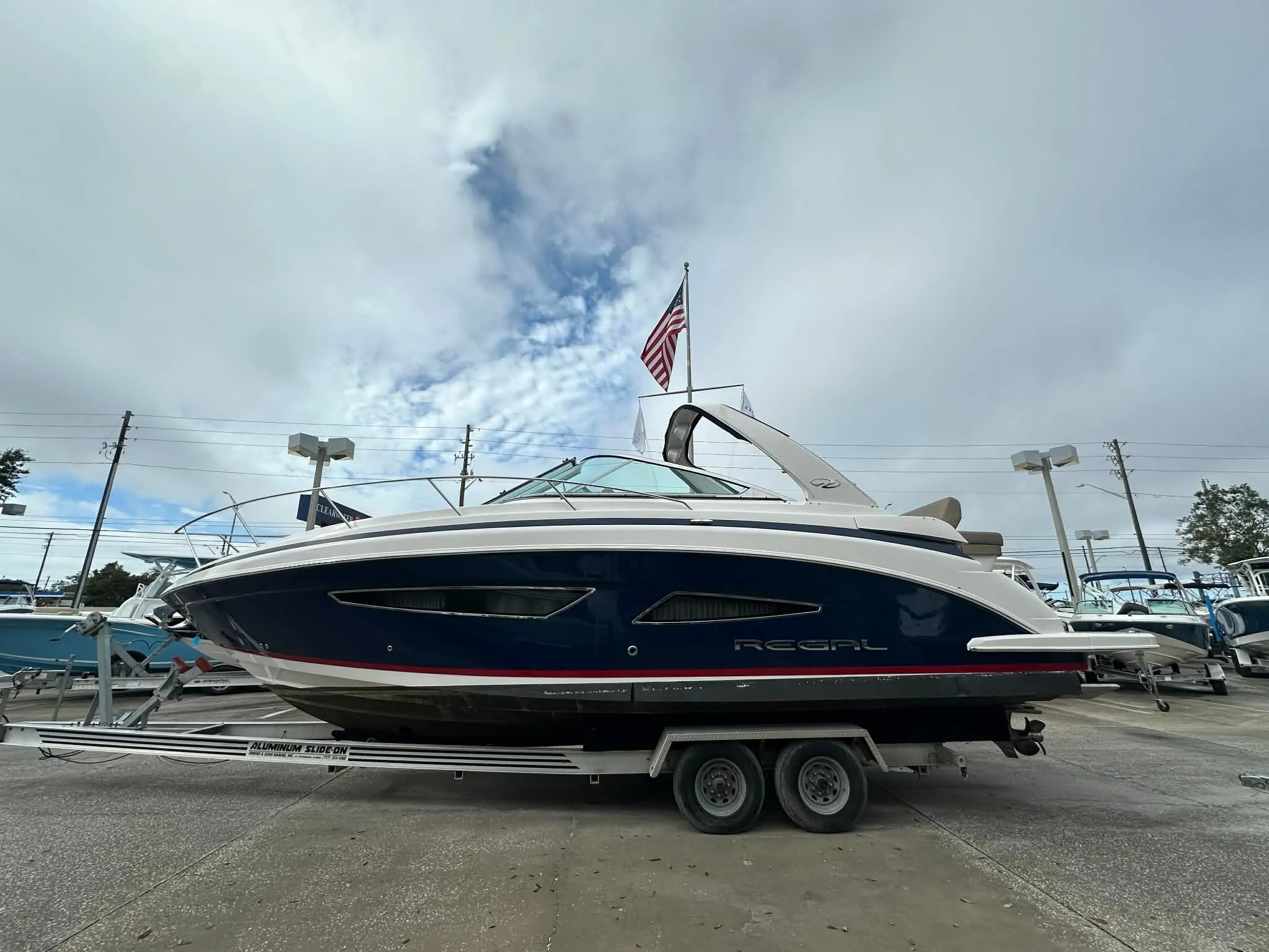 2015 REGAL 32 EXPRESS - Image 1