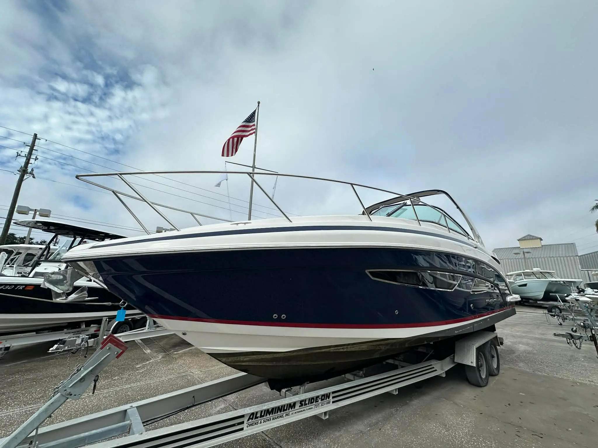 2015 REGAL 32 EXPRESS - Image 2