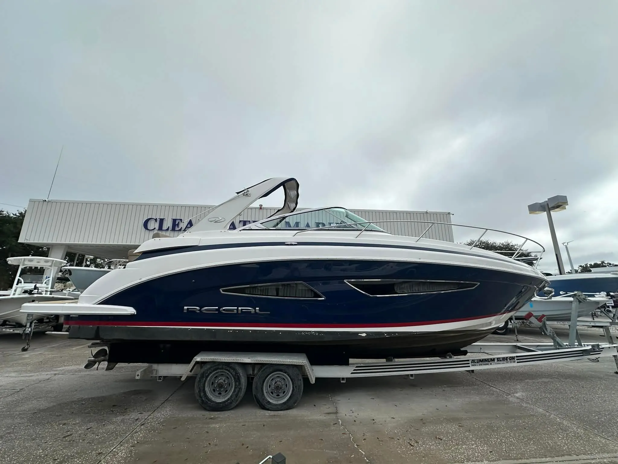 2015 REGAL 32 EXPRESS - Image 4