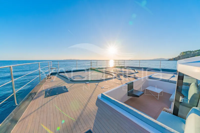 4ever Yacht Photos Pics Luxurious 2022 JFA Yachts LONG ISLAND 78 POWER deck with ocean view at sunset.