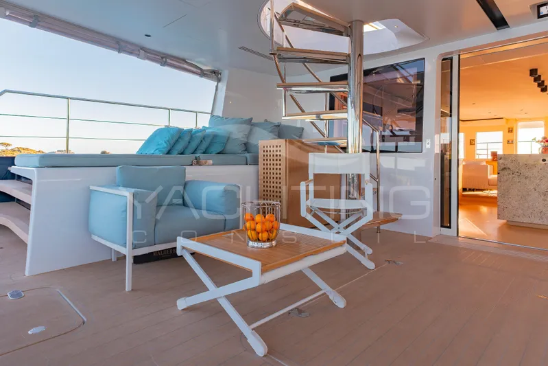 4ever Yacht Photos Pics Luxurious 2022 JFA Yachts LONG ISLAND 78 POWER interior with modern seating and spiral staircase.