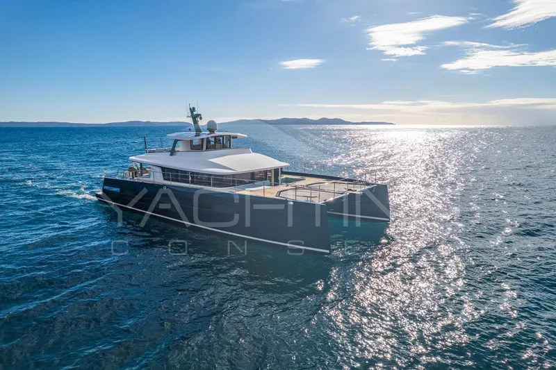 4ever Yacht Photos Pics Luxury JFA Yachts LONG ISLAND 78 POWER cruising on open sea, 2022 model.