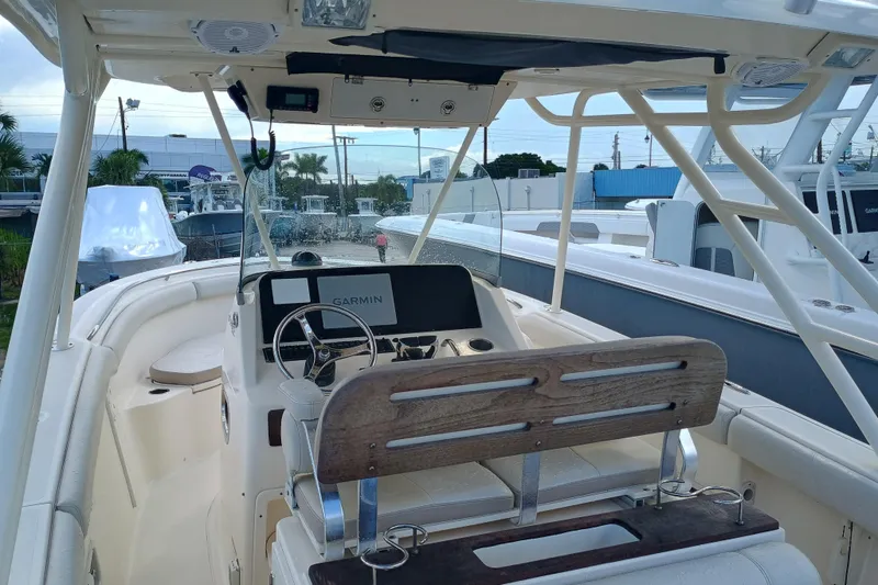 280-117 Brokerage Joe Yacht Photos Pics 2010 Pursuit S 280 Sport boat interior with Garmin navigation system and seating.