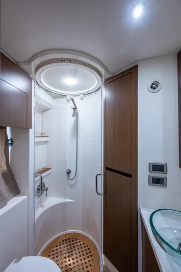  Yacht Photos Pics 2017 Sea Ray Sundancer 400 yacht bathroom with modern shower and wooden accents.