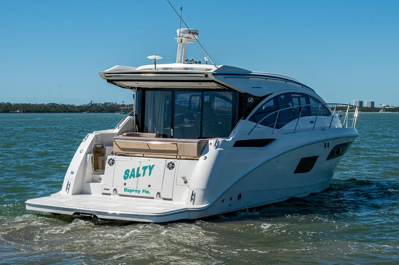  Yacht Photos Pics 2017 Sea Ray Sundancer 400 yacht cruising on open water.
