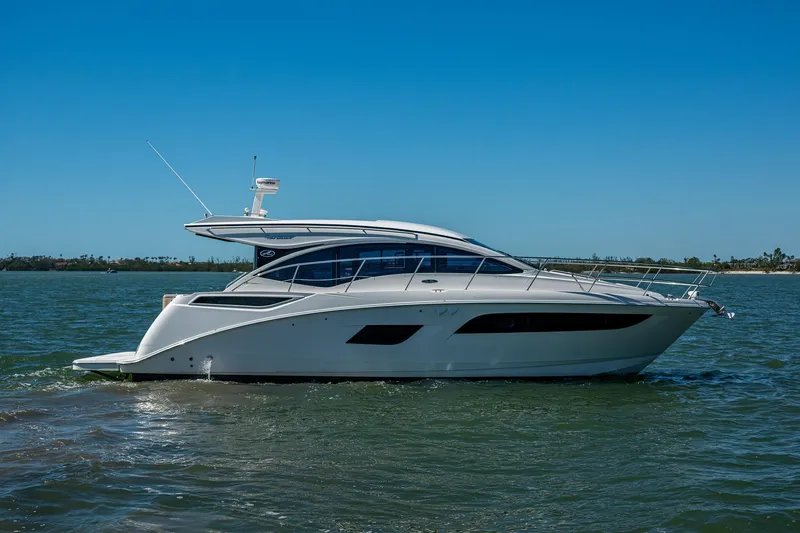  Yacht Photos Pics 2017 Sea Ray Sundancer 400 yacht cruising on a sunny day.