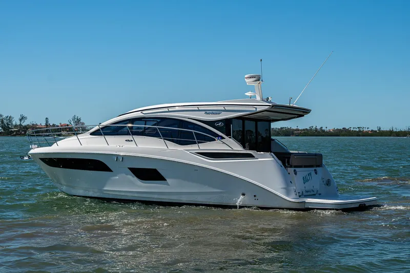  Yacht Photos Pics 2017 Sea Ray Sundancer 400 yacht cruising on open water.