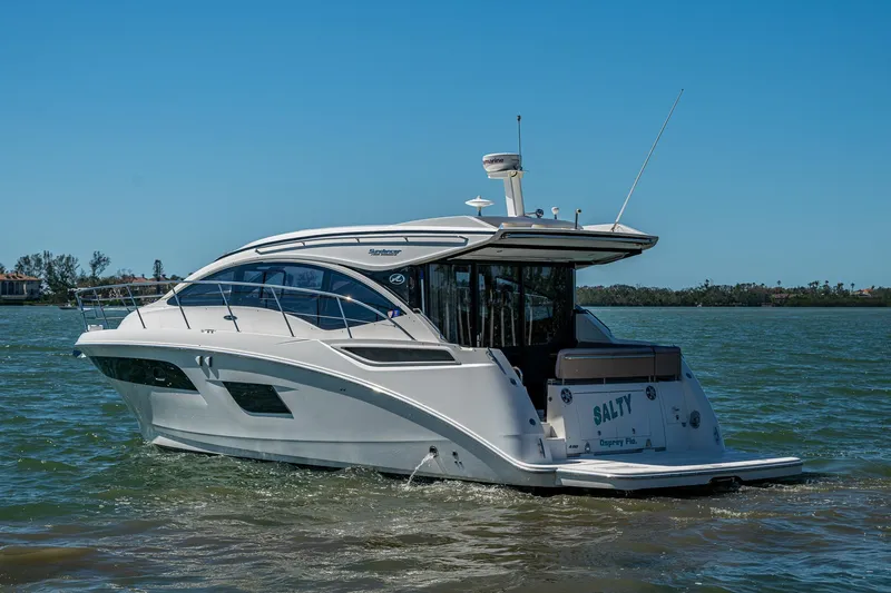  Yacht Photos Pics 2017 Sea Ray Sundancer 400 yacht cruising on a sunny day.