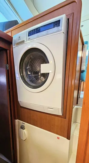 Happy Place Yacht Photos Pics 