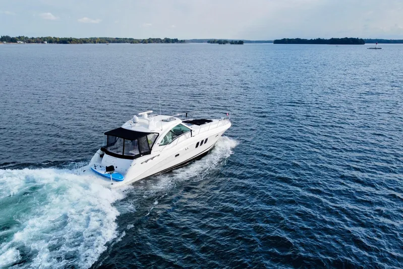  Yacht Photos Pics 2009 Sea Ray 48 Sundancer yacht cruising on open water.