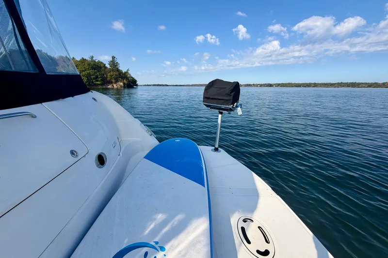  Yacht Photos Pics 2009 Sea Ray 48 Sundancer on calm lake with clear blue sky.