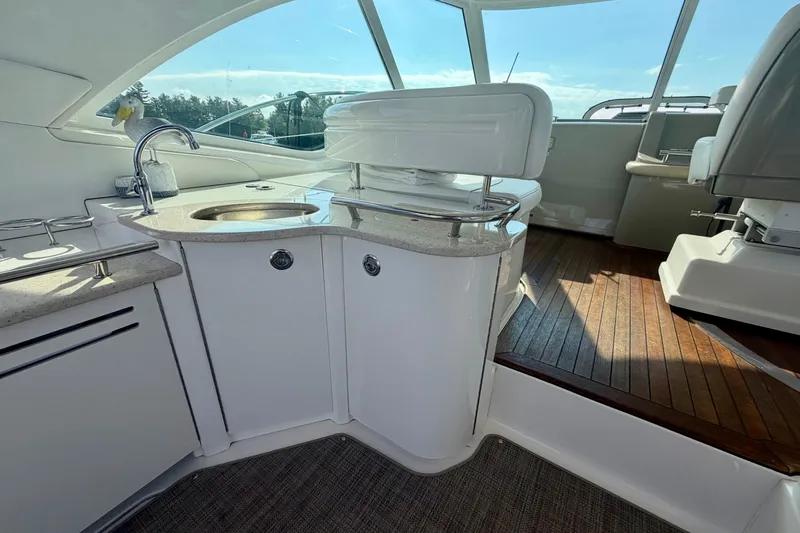  Yacht Photos Pics 2009 Sea Ray 48 Sundancer yacht interior with kitchenette and seating area.