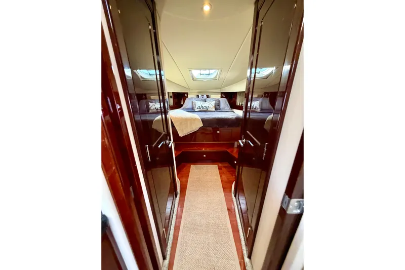  Yacht Photos Pics Luxurious 2009 Sea Ray 48 Sundancer yacht interior with elegant bedroom and skylights.