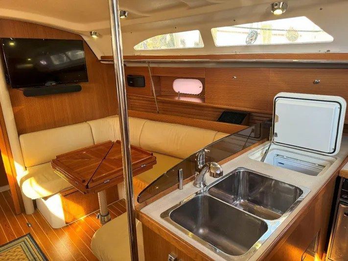 Carolina Wind Yacht Photos Pics 