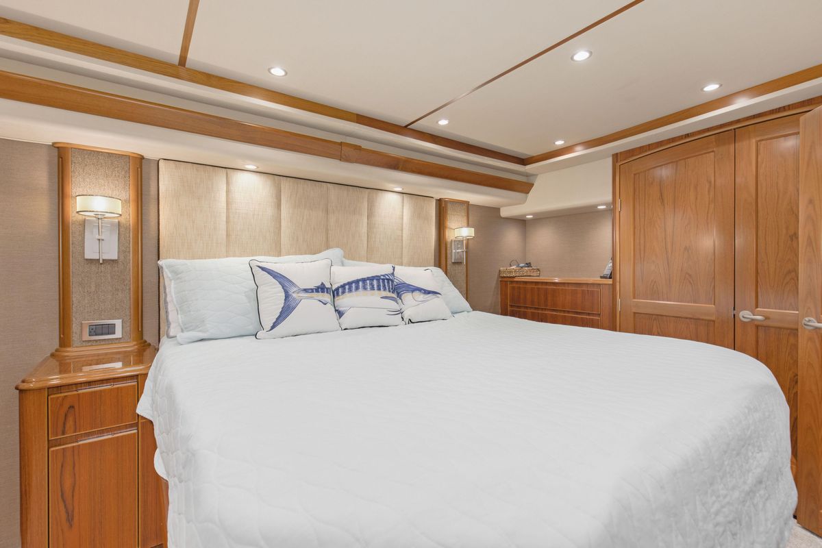 2015 Viking 70 