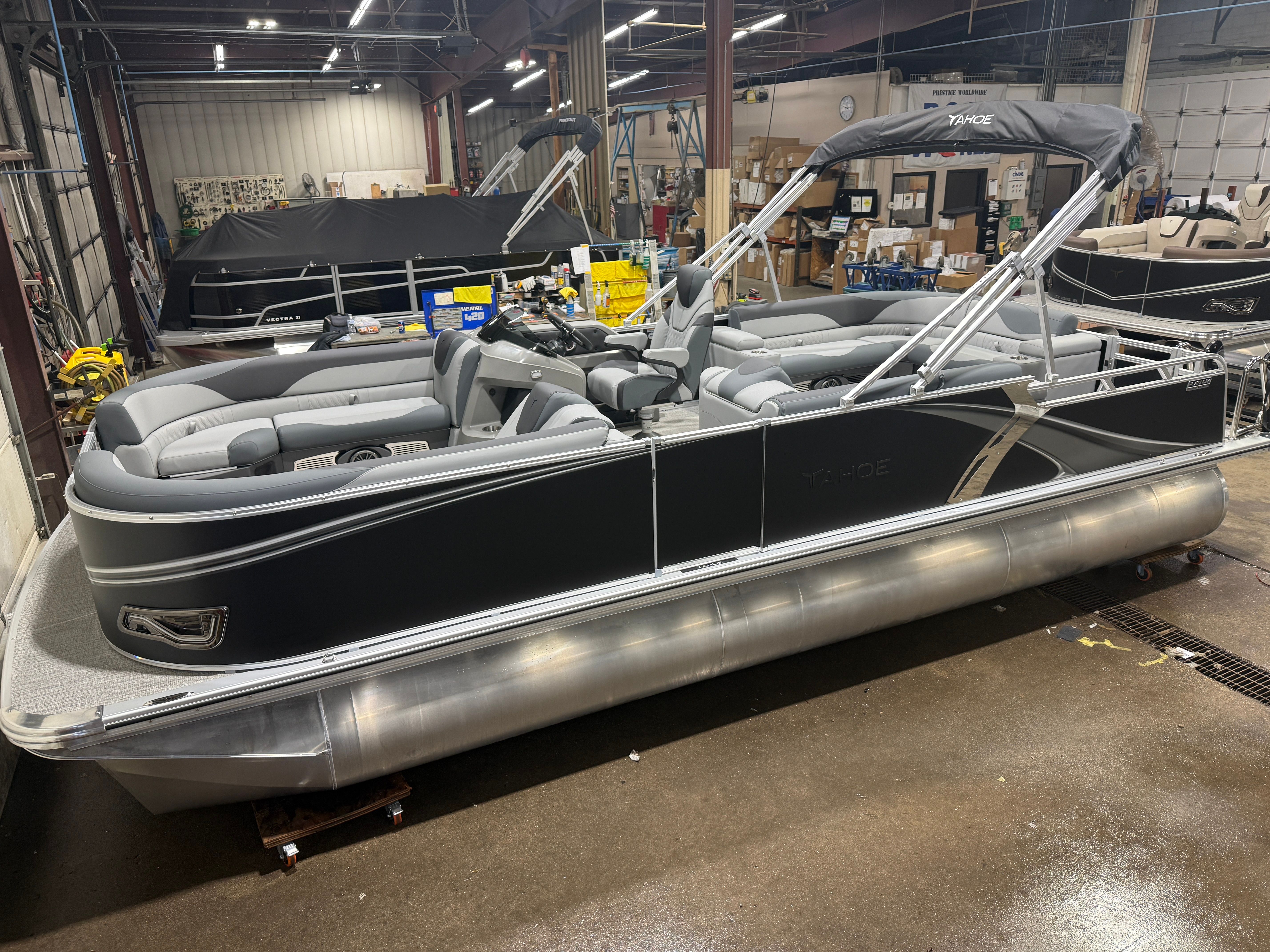 Tahoe LTZ 2385 Elite Cruise & Honda 4-Stroke EFI