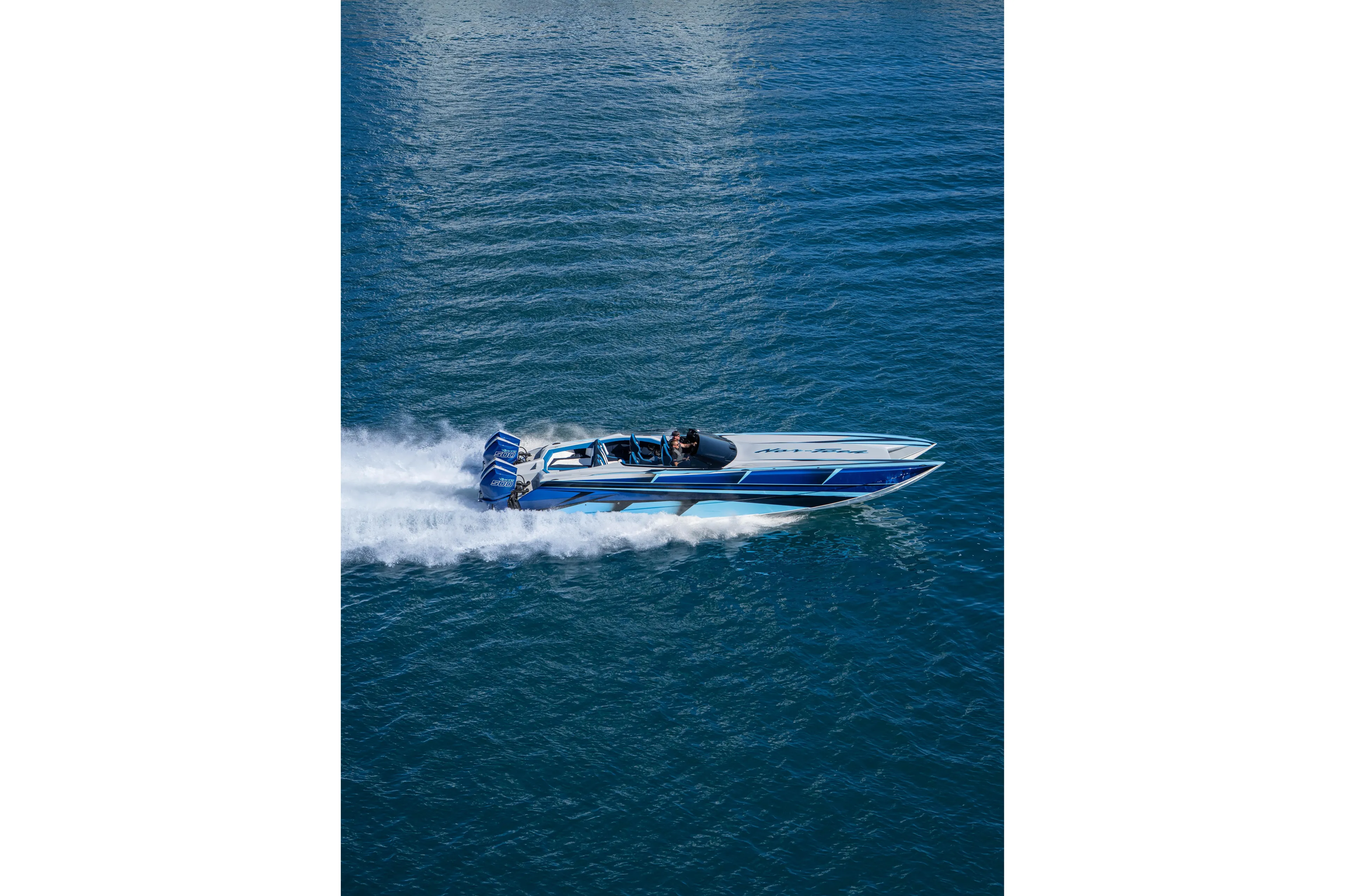  Yacht Photos Pics 2026 Nor-Tech 4000 Super Catamaran speeding on open water, showcasing sleek design.