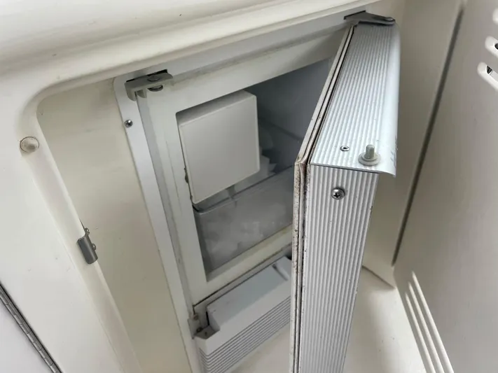 Yacht Photos Pics Open ice maker compartment on 2003 Sea Ray 380 Sundancer boat.