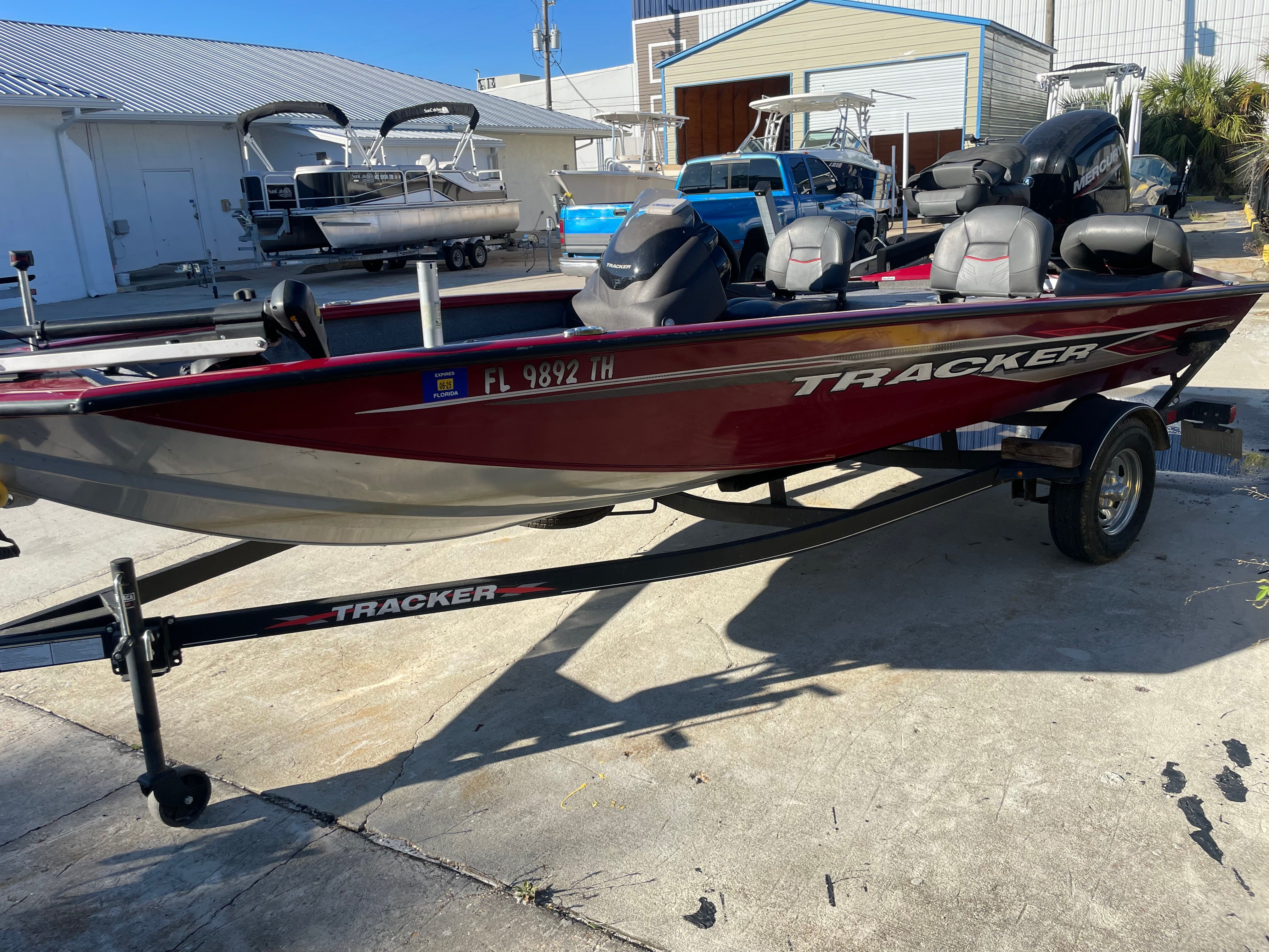 Tracker Pro Team 175