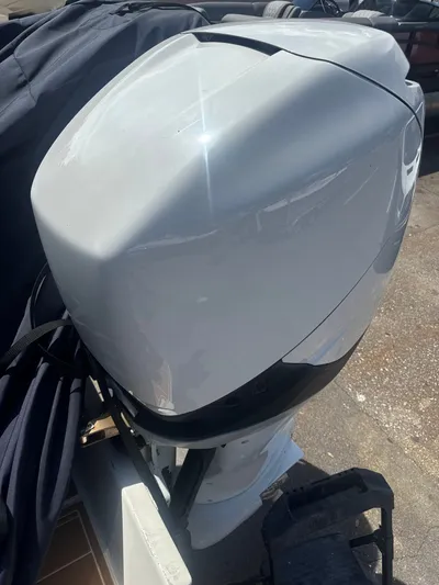 Gabrielle Yacht Photos Pics Outboard motor on a 2006 Jupiter 31 CC FWD Seating boat, close-up view.