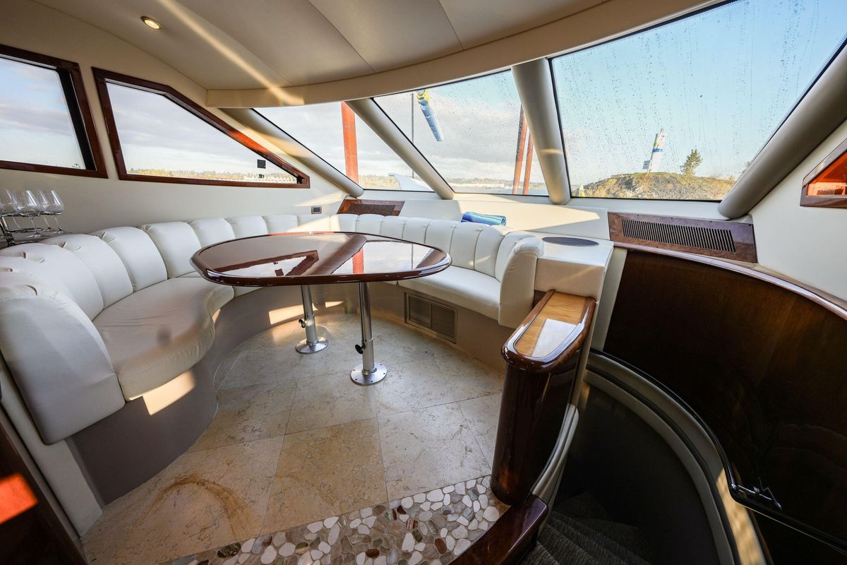 2006 Marquis 64 