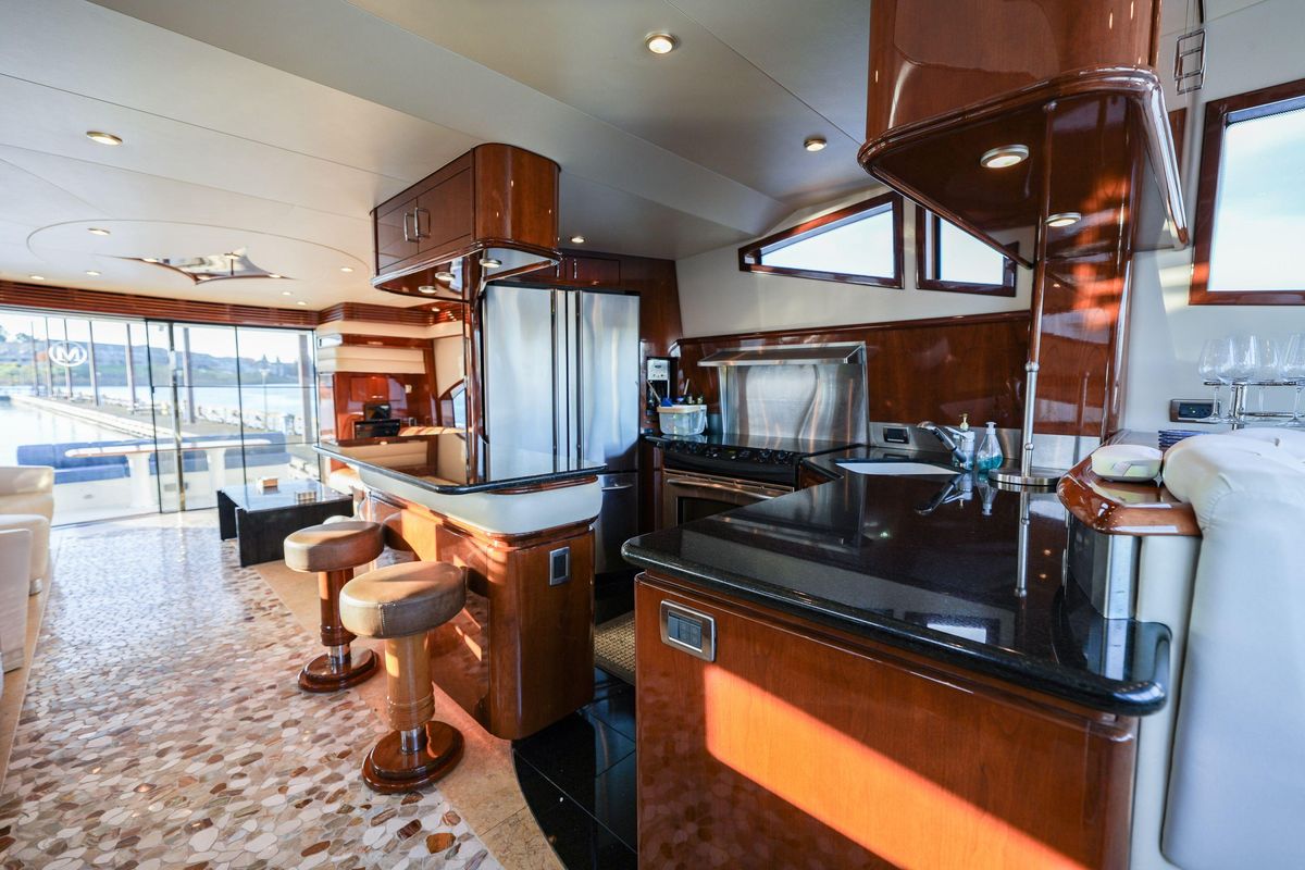2006 Marquis 64 