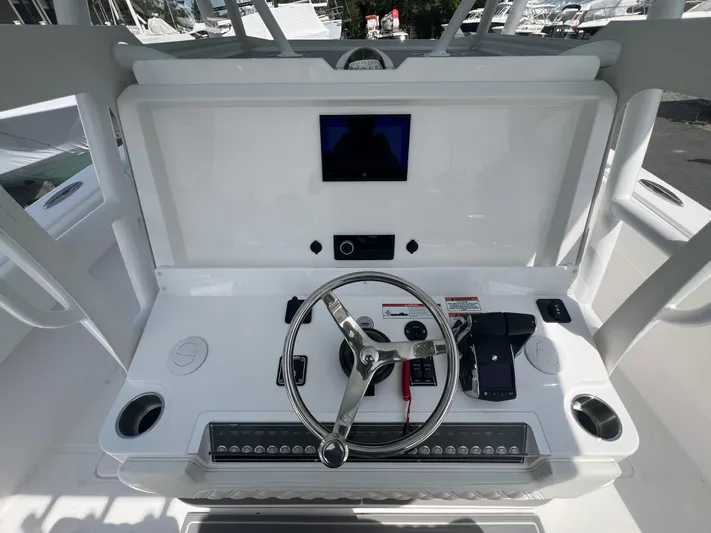 Dealer Demo Yacht Photos Pics 2024 Invincible 39 Open Fisherman helm with steering wheel and electronic controls.