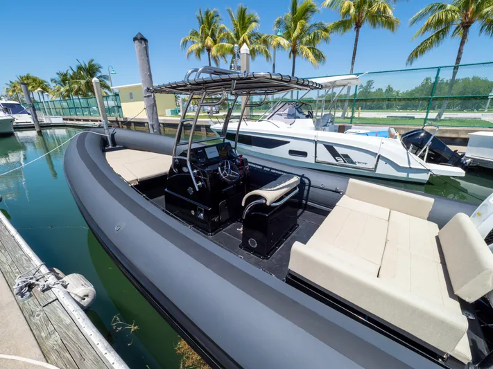  Yacht Photos Pics 2023 Sea Water PHANTOM 280 boat docked, featuring sleek design and spacious seating.