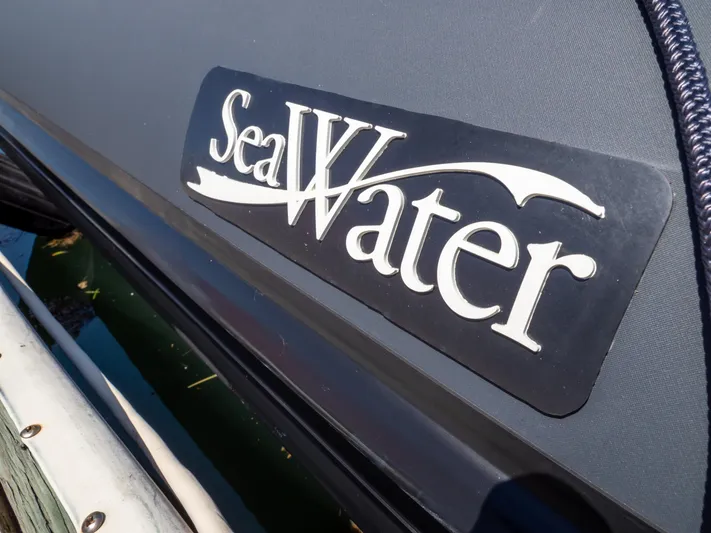  Yacht Photos Pics Sea Water PHANTOM 280 boat logo, 2023 model, close-up view.