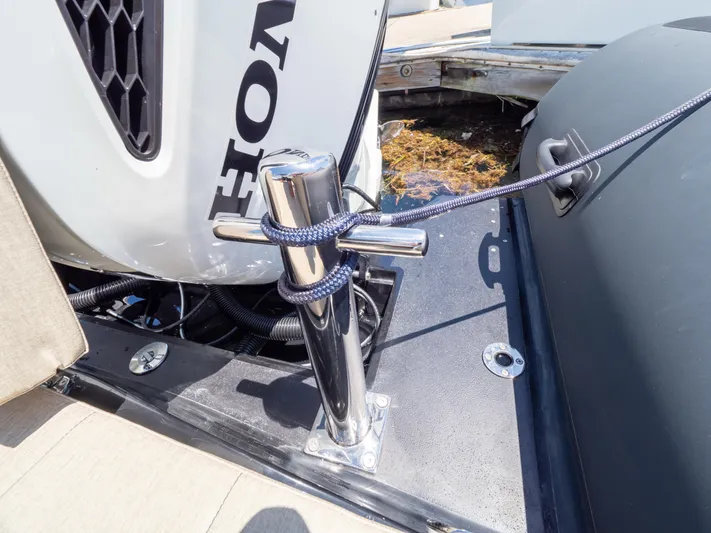  Yacht Photos Pics Boat cleat on Sea Water PHANTOM 280, 2023 model, with rope tied securely.